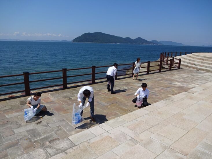 海でつながるゴミ拾い