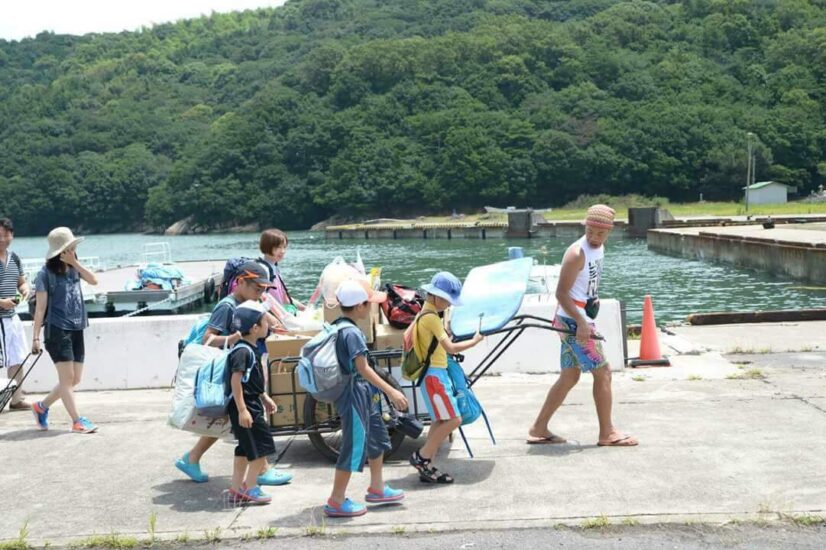 「裸足」で島に上陸しよう！