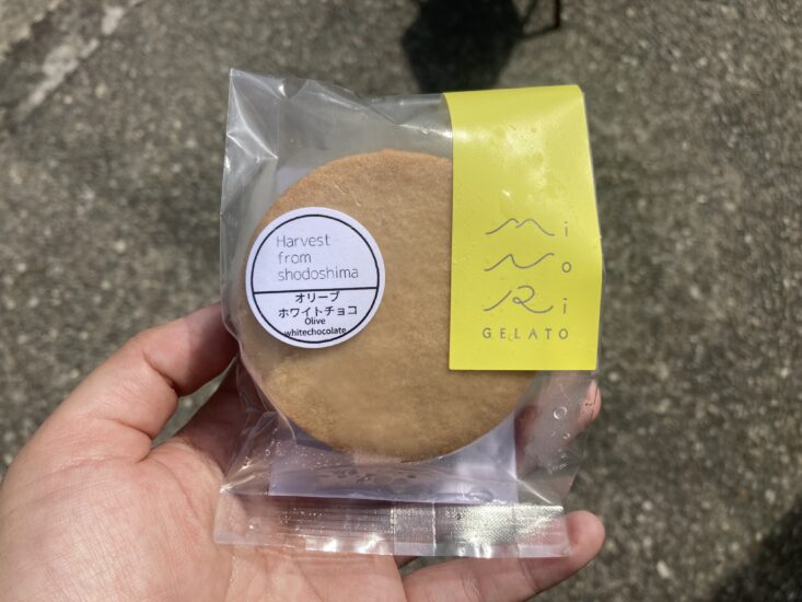 小豆島生まれの塩を使ったひんやりジェラートサンド