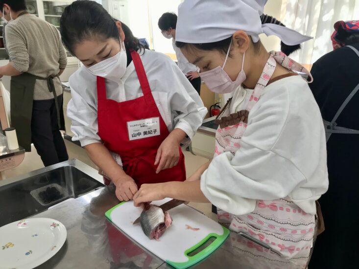 さばいて、作って！　「瀬戸内さばける教室」 ＠香川大学教育学部附属高松小学校