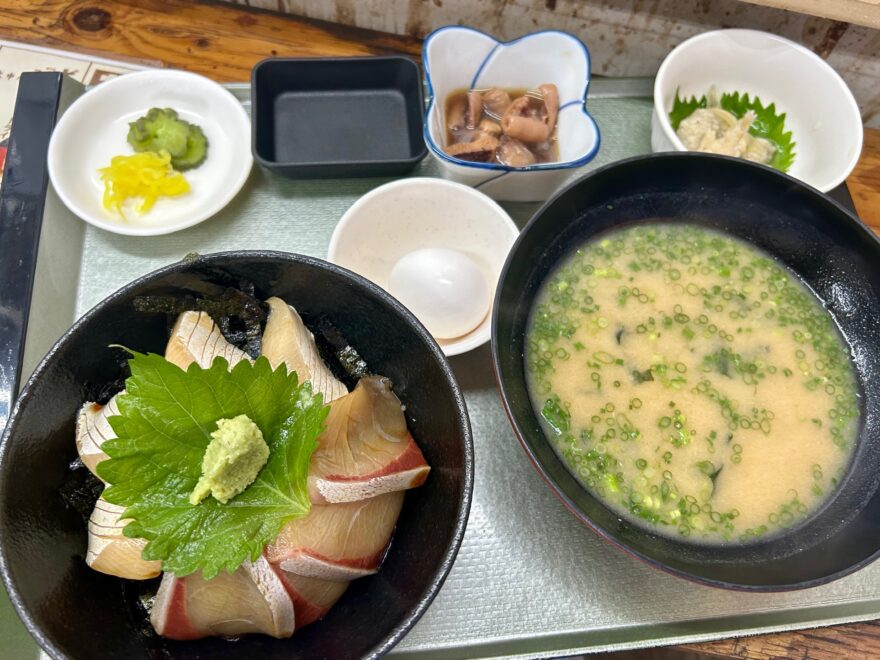 今年も・・解禁！オリーブハマチ＜゜)))彡づけ丼