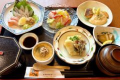 瀬戸芸客に高校生がオリジナル＜゜)))彡の海鮮定食を販売