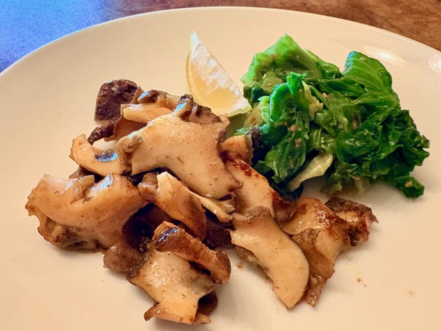 嚙むほどに・・旨味あふれる「ニシ貝のバター醬油焼き」